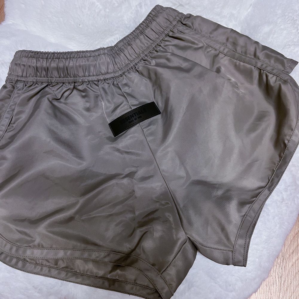 ESSENTIALS FOG Shell running shorts